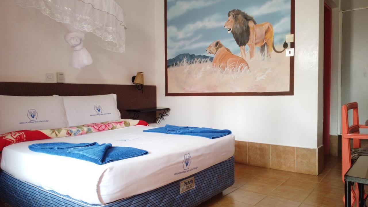 Miryams Village Inn Safari Lodge Sultan Hamud Buitenkant foto