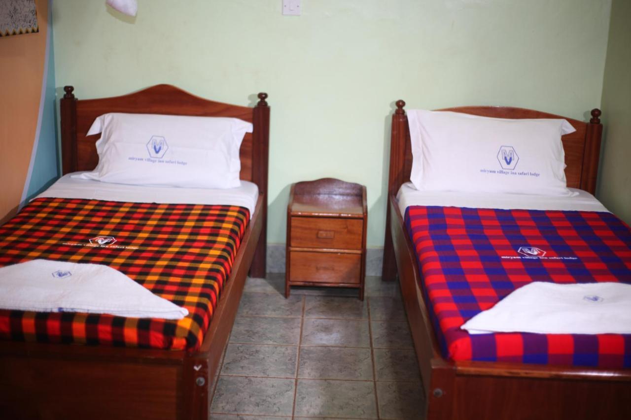 Miryams Village Inn Safari Lodge Sultan Hamud Buitenkant foto