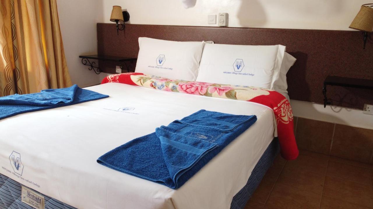 Miryams Village Inn Safari Lodge Sultan Hamud Buitenkant foto