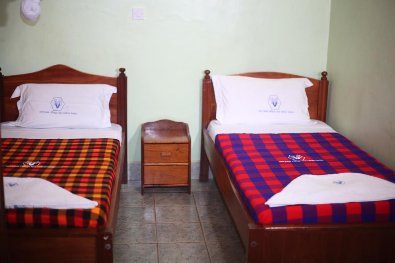 Miryams Village Inn Safari Lodge Sultan Hamud Buitenkant foto