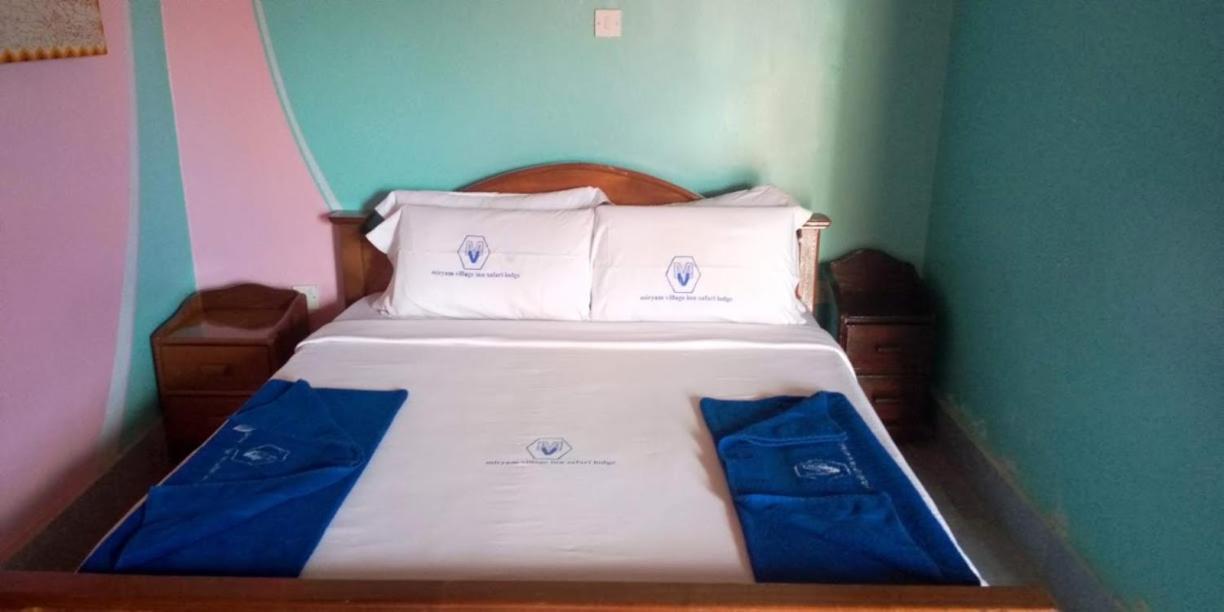 Miryams Village Inn Safari Lodge Sultan Hamud Buitenkant foto