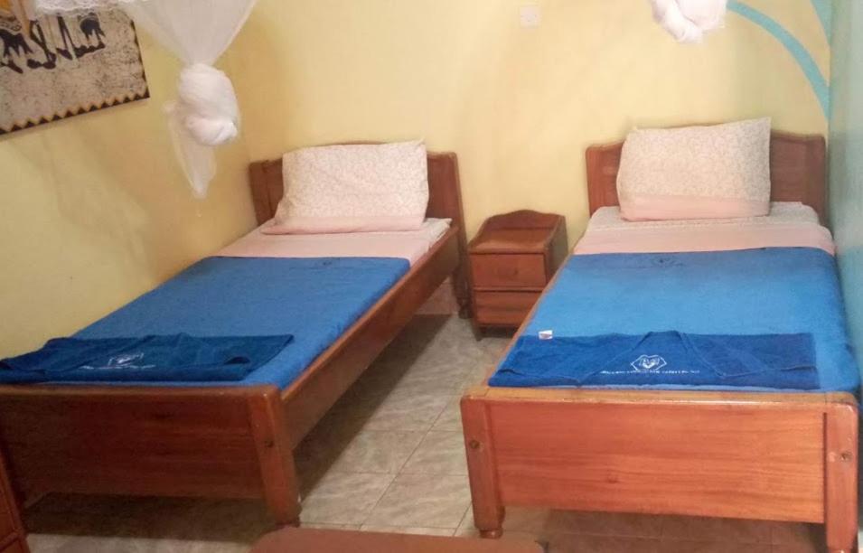 Miryams Village Inn Safari Lodge Sultan Hamud Buitenkant foto