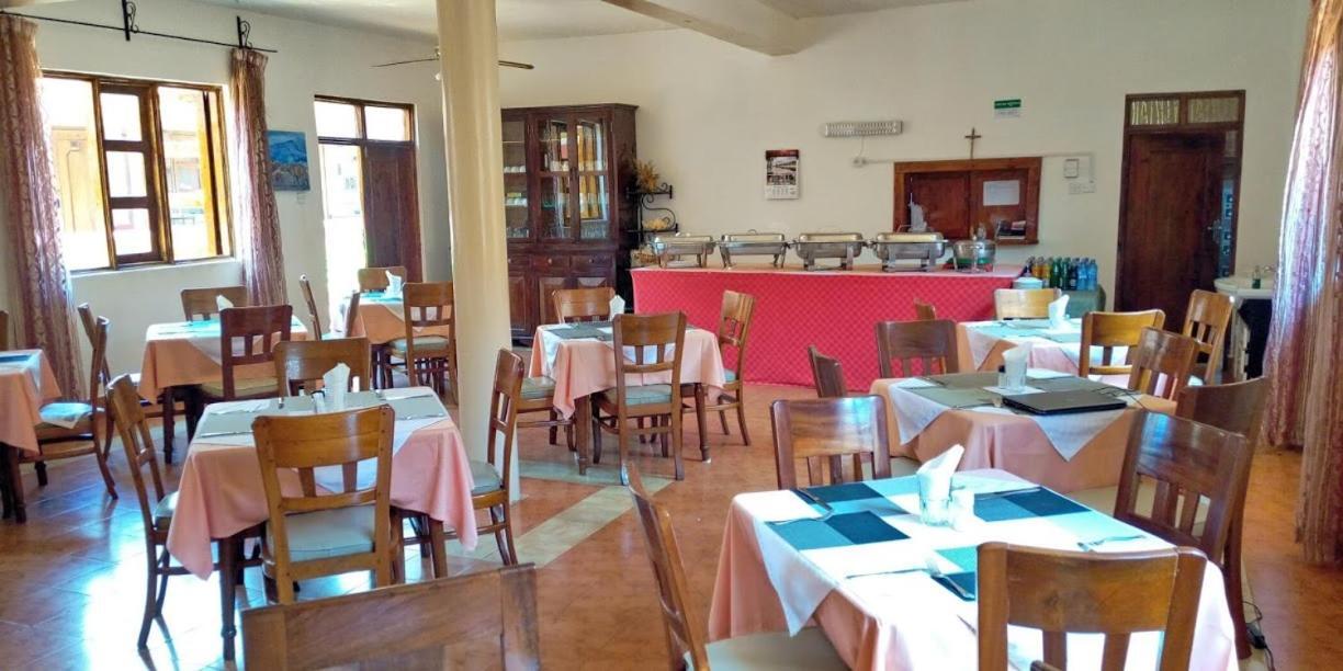 Miryams Village Inn Safari Lodge Sultan Hamud Buitenkant foto