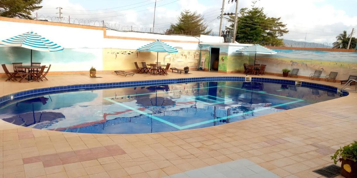 Miryams Village Inn Safari Lodge Sultan Hamud Buitenkant foto