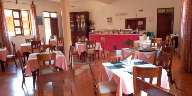Miryams Village Inn Safari Lodge Sultan Hamud Buitenkant foto