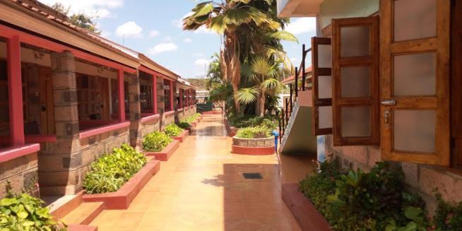 Miryams Village Inn Safari Lodge Sultan Hamud Buitenkant foto